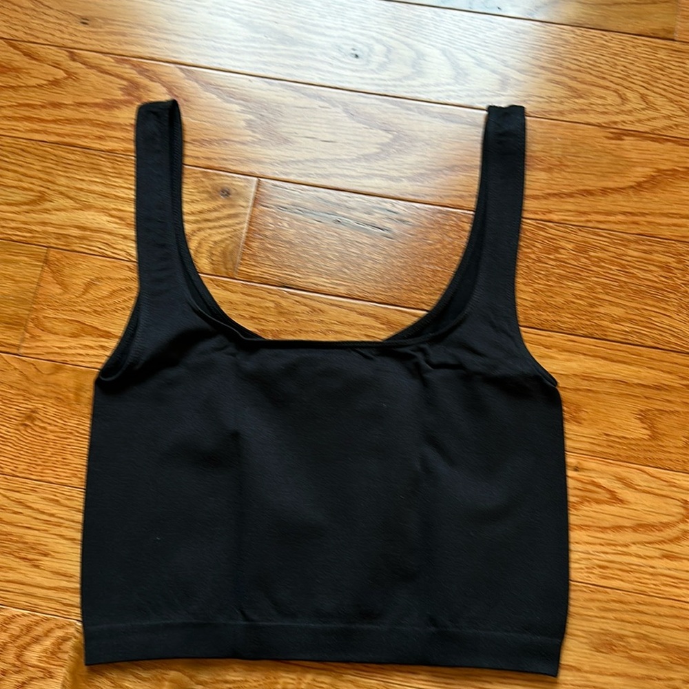 Extra small/small, black tank top.